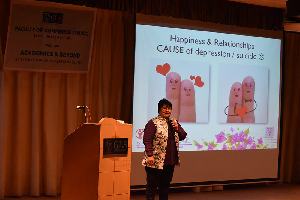 Academics and beyond: interactive sessions with corporate professionals on campus